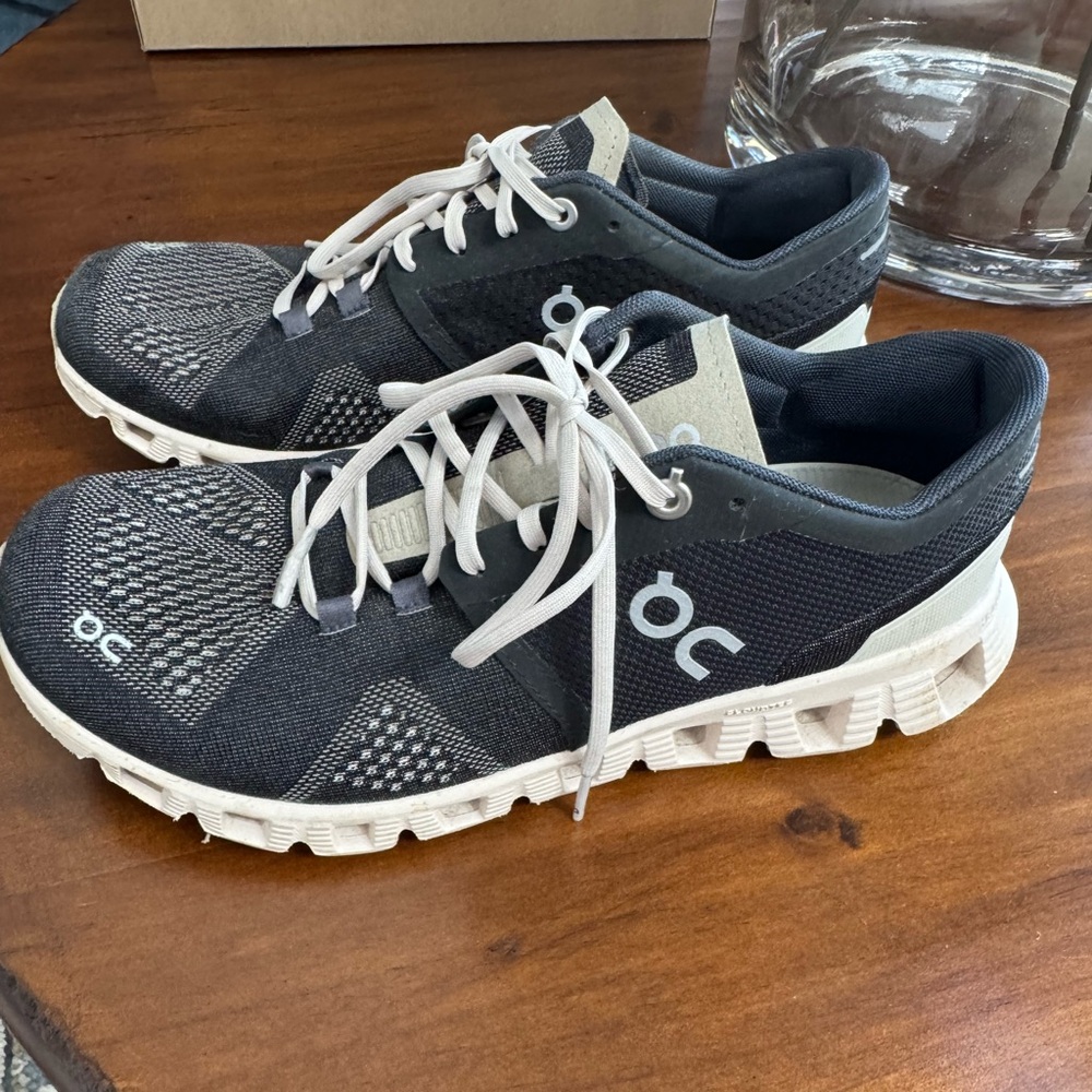 On Cloud women’s sneakers